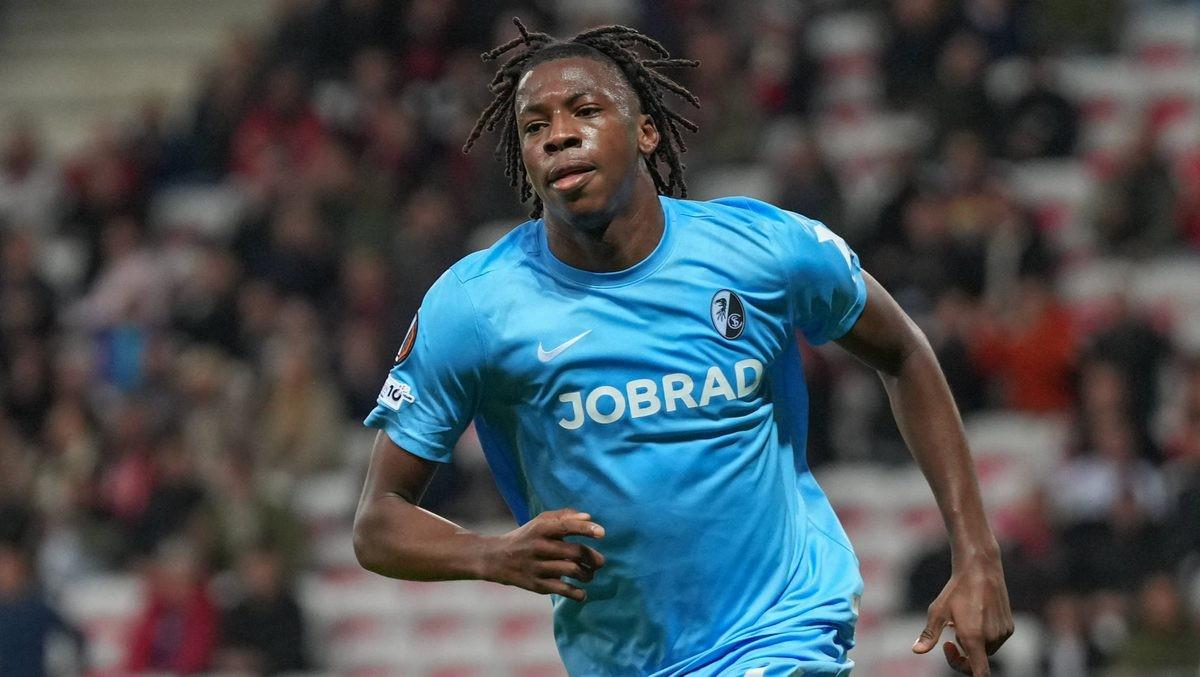 完美体育官网-外媒：拜仁和巴黎关注弗赖堡20岁中场曼赞比